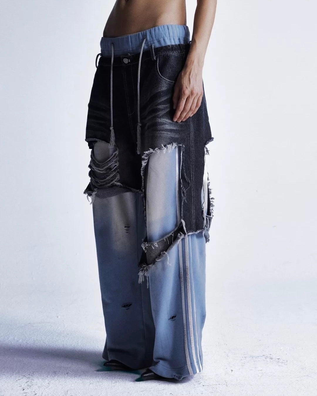 ダメージ加工のカジュアルジーンズ