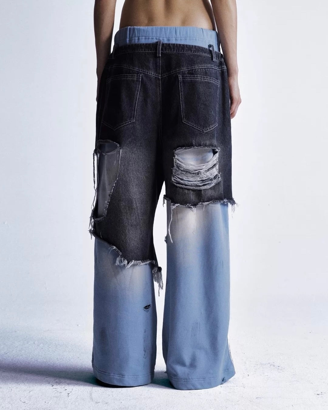 ダメージ加工のカジュアルジーンズ