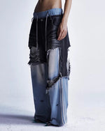 ダメージ加工のカジュアルジーンズ