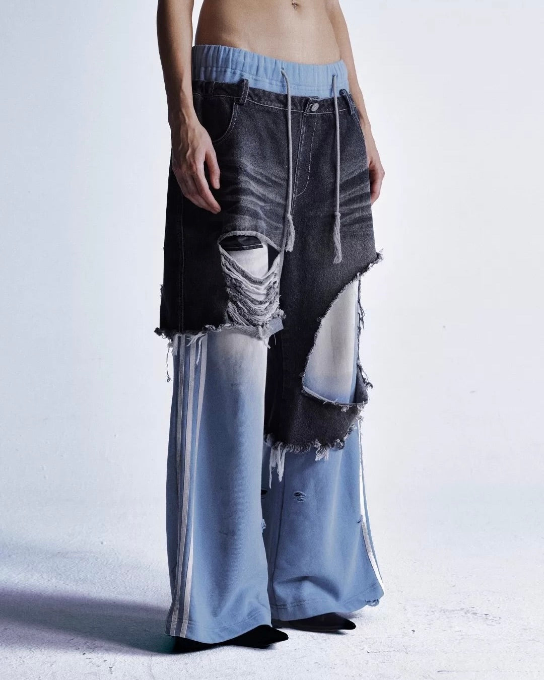 ダメージ加工のカジュアルジーンズ