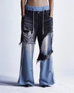 ダメージ加工のカジュアルジーンズ