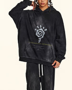 カジュアルなフード付きスウェットシャツ