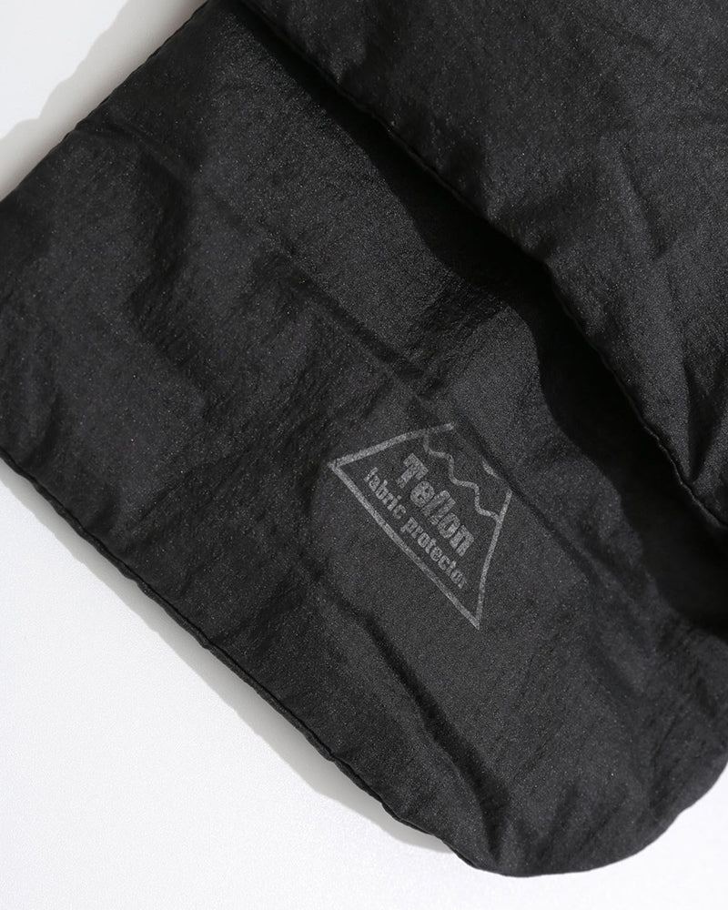 カジュアルな軽量ダウンジャケット