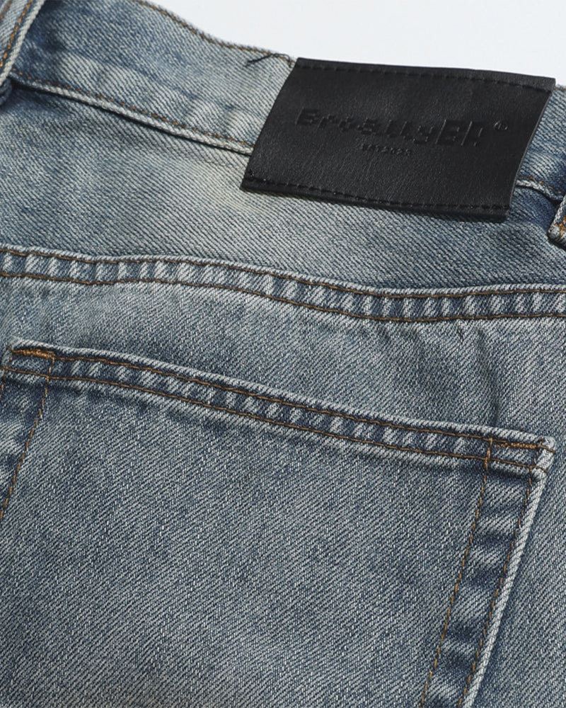 インクが飛び散ったデニムのクロップドパンツ