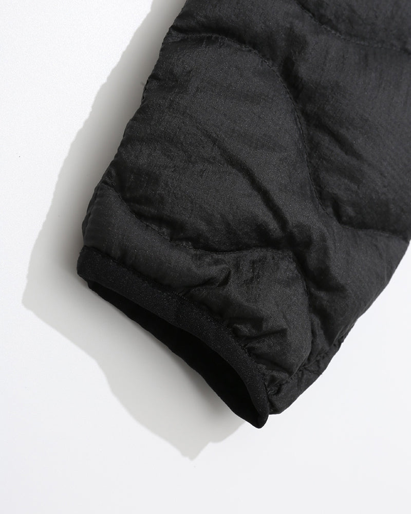 カジュアルな軽量ダウンジャケット