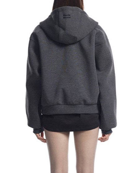 ゆったりとした無地のフード付きスウェットシャツ