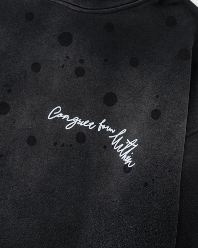 ダメージ加工のフード付きスウェットシャツ