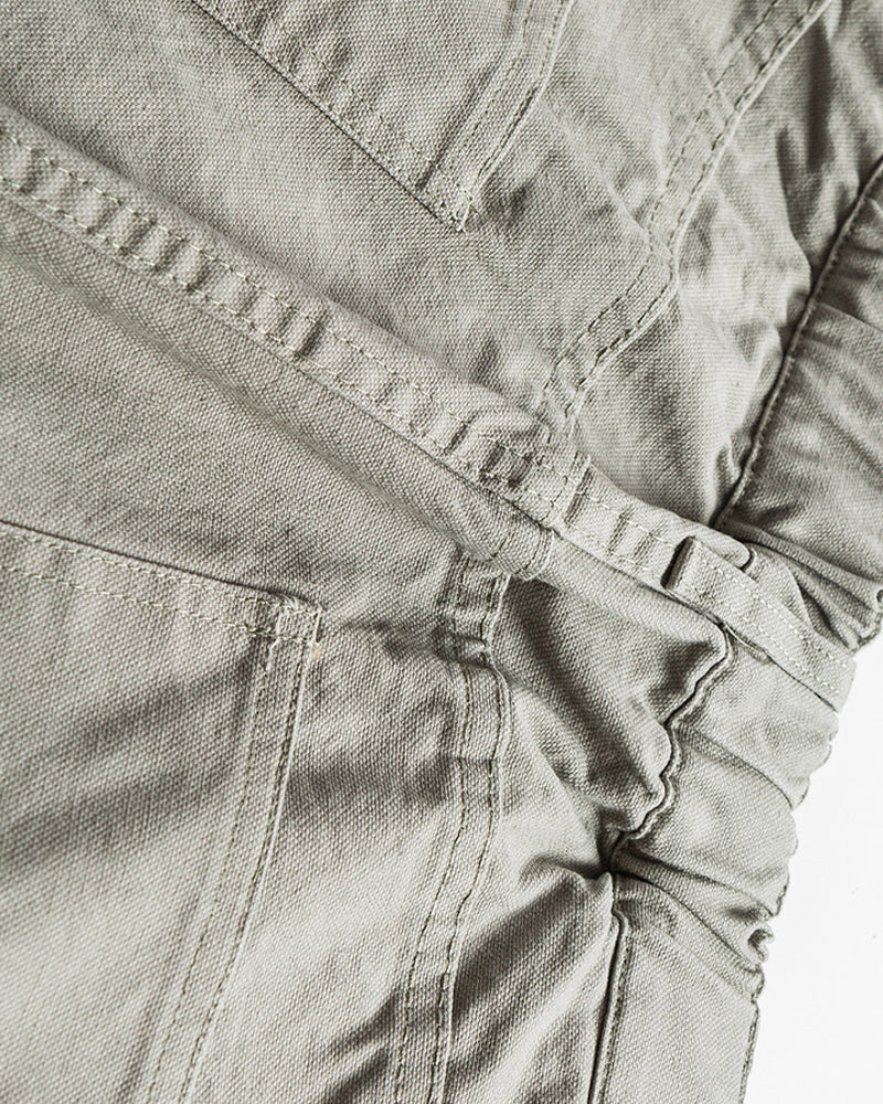 ゆったりとしたカジュアルパンツ