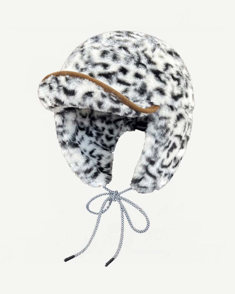 ヒョウ柄の暖かい帽子