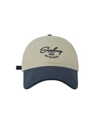 コントラストカラーの野球帽