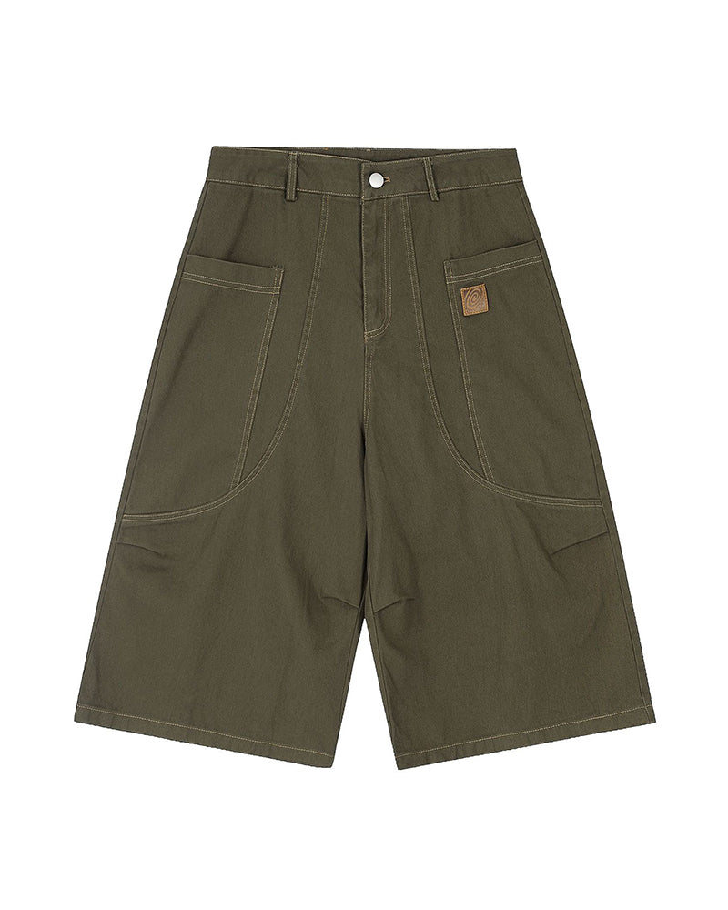 ゆったりとしたカジュアルなカーゴショーツ