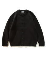 ベーシックなクルーネックセーター