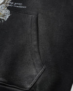 ダメージ加工のフード付きスウェットシャツ