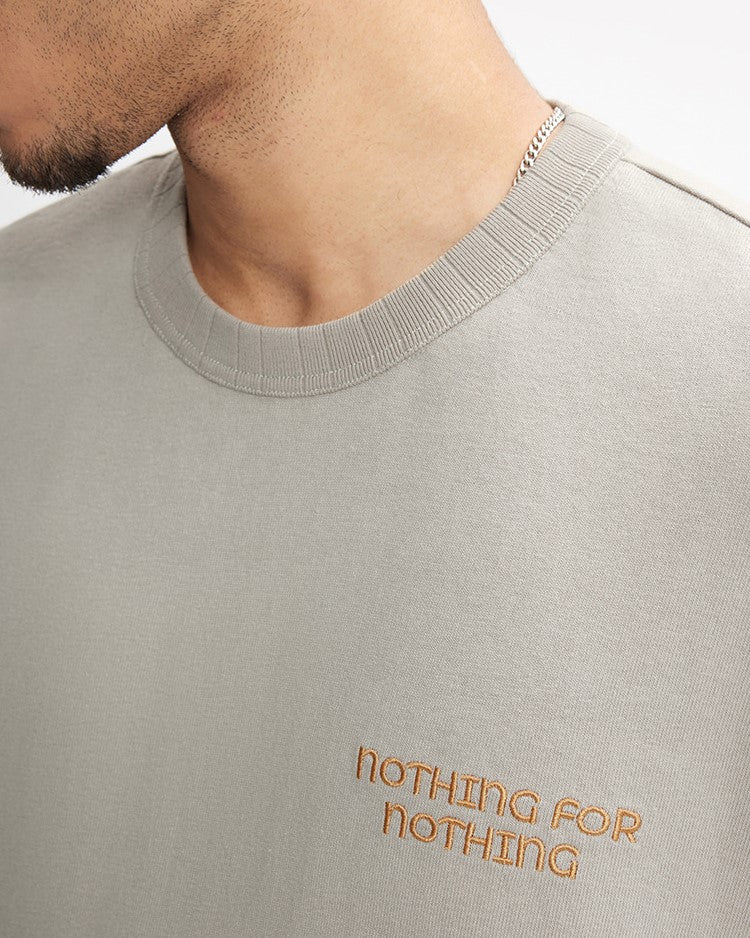 シンプルな刺繍の半袖