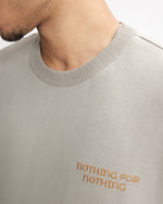 シンプルな刺繍の半袖