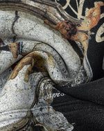 ダメージ加工のフード付きスウェットシャツ