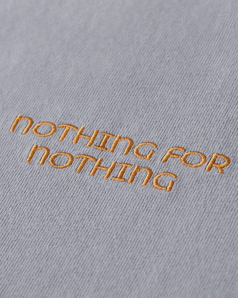 シンプルな刺繍の半袖