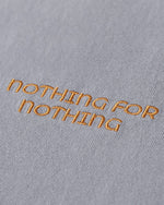 シンプルな刺繍の半袖