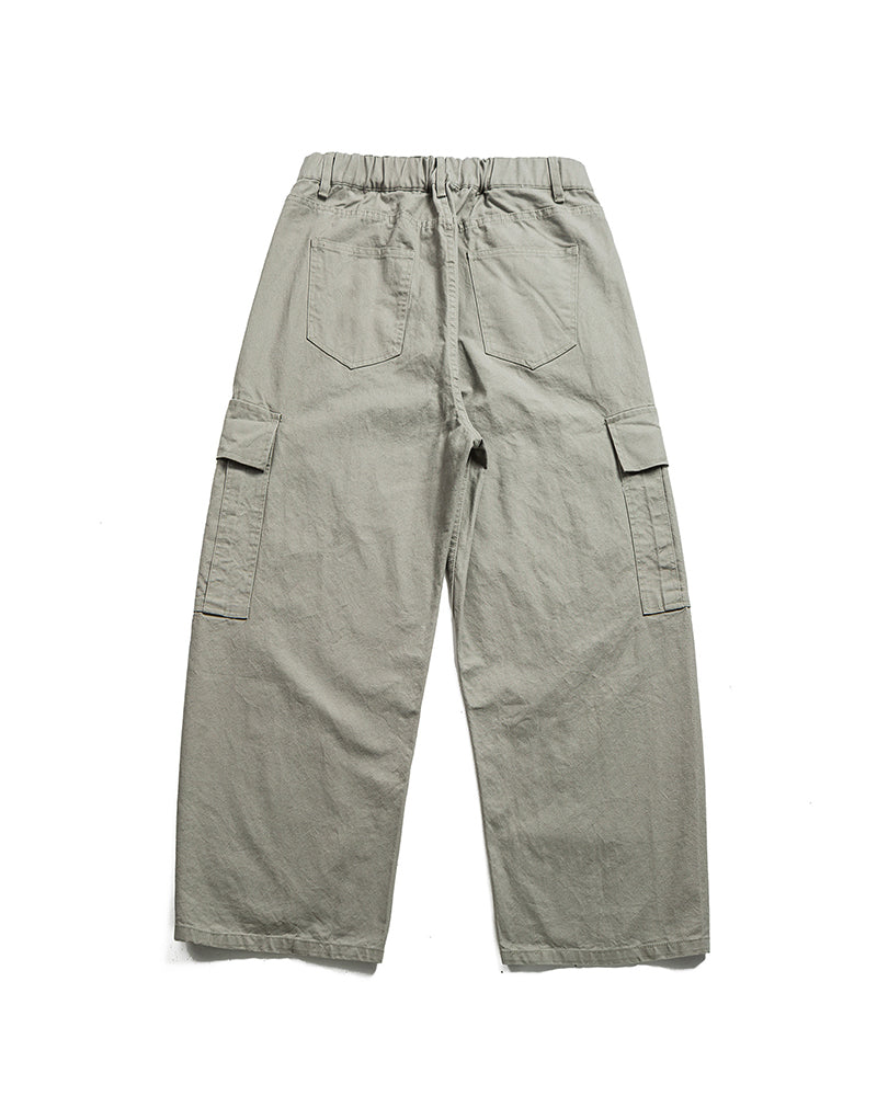 ゆったりとしたカジュアルパンツ