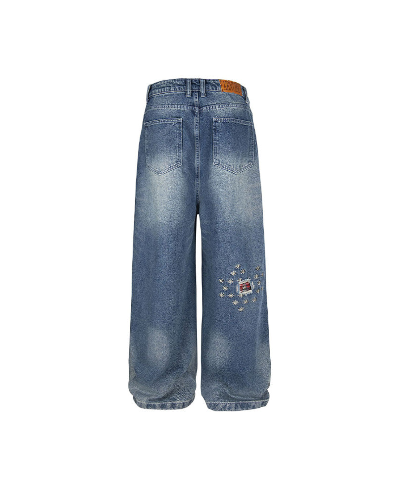 シンプルなウォッシュ加工のデニムパンツ