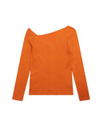 シンプルなニットカーディガン