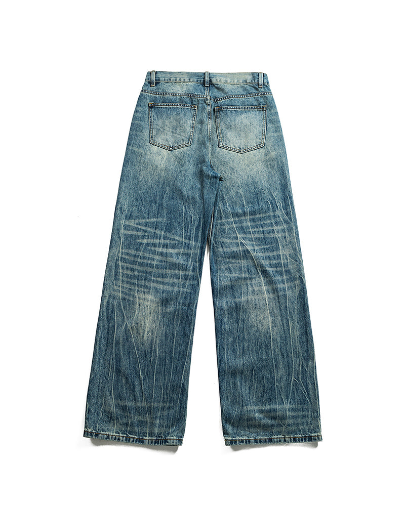 ウォッシュ加工のストレートレッグジーンズ