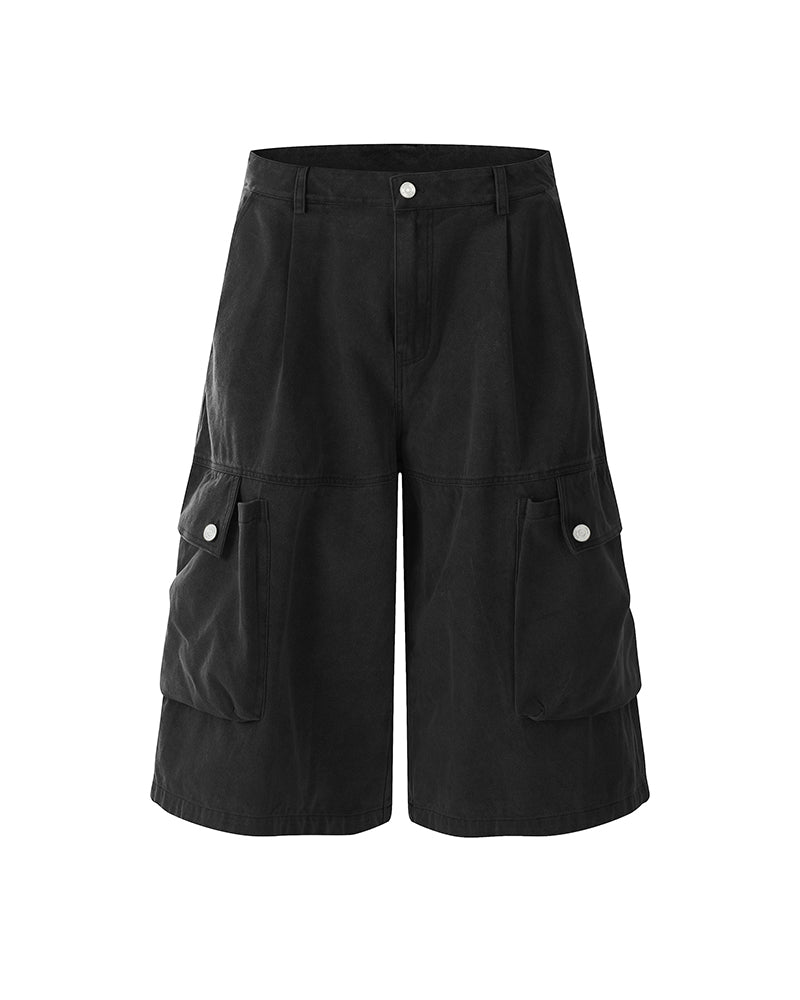 シンプルでゆったりとしたカーゴショーツ