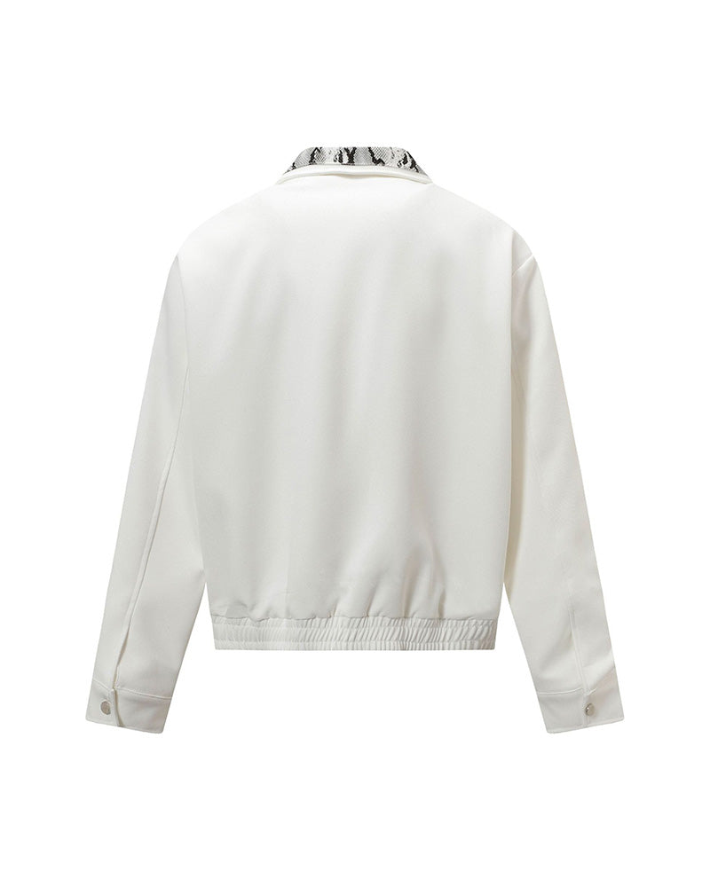 シンプルで多用途なジャケット