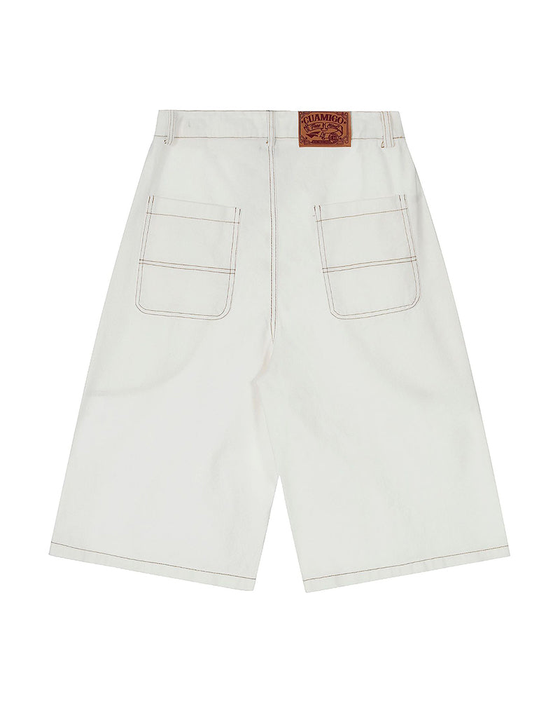 ゆったりとしたカジュアルなカーゴショーツ