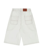 ゆったりとしたカジュアルなカーゴショーツ