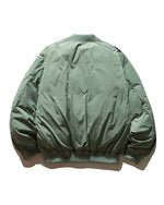 クラシックなホワイトダックダウンジャケット