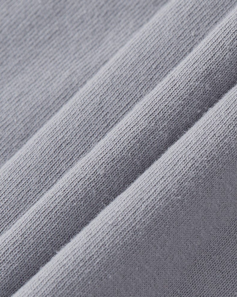 シンプルな刺繍の半袖