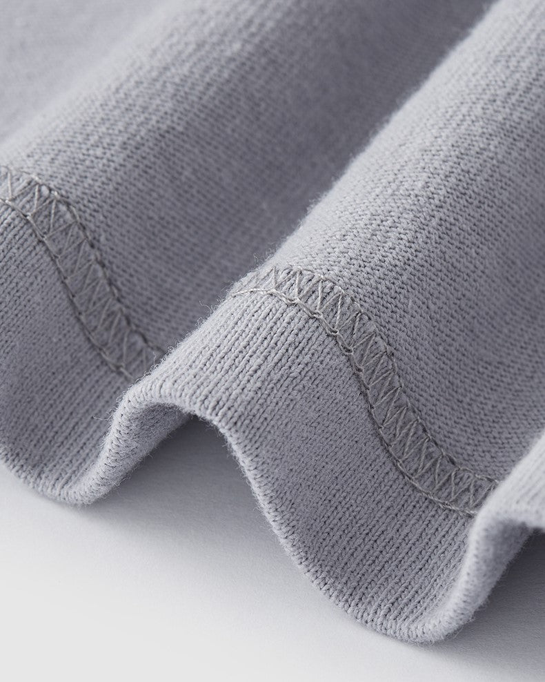 シンプルな刺繍の半袖