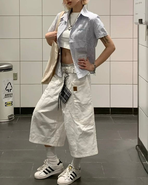 ゆったりとしたカジュアルなカーゴショーツ