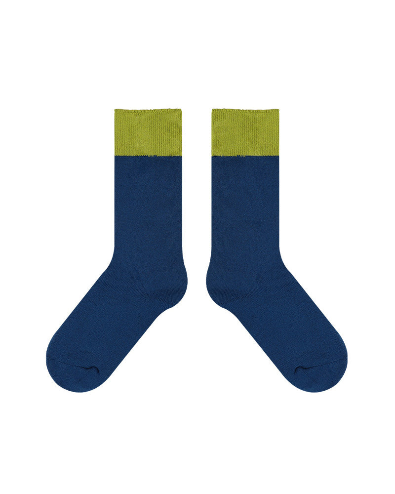 シンプルな吸汗速乾ソックス