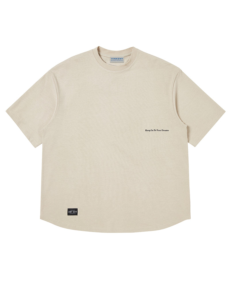 カジュアルな刺繍入りのゆったりとした半袖