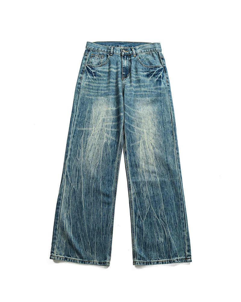 ウォッシュ加工のストレートレッグジーンズ