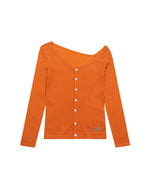 シンプルなニットカーディガン