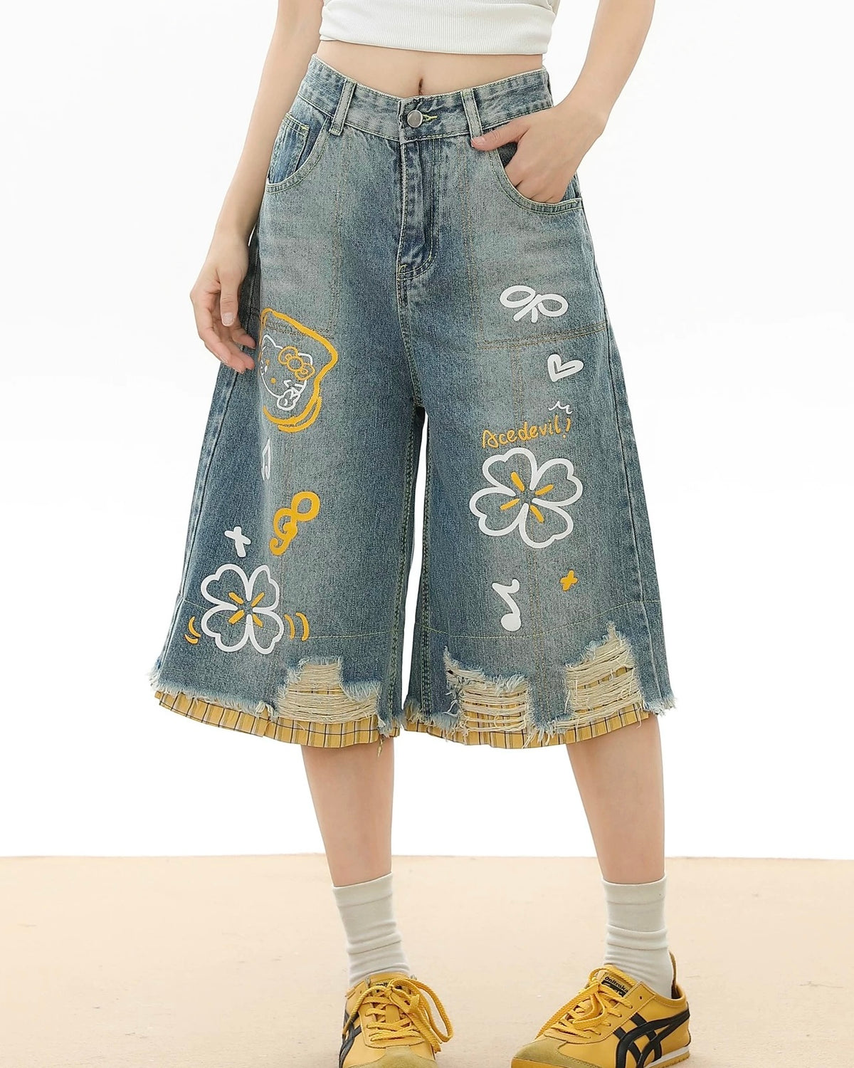 シンプルなデニムショートパンツ