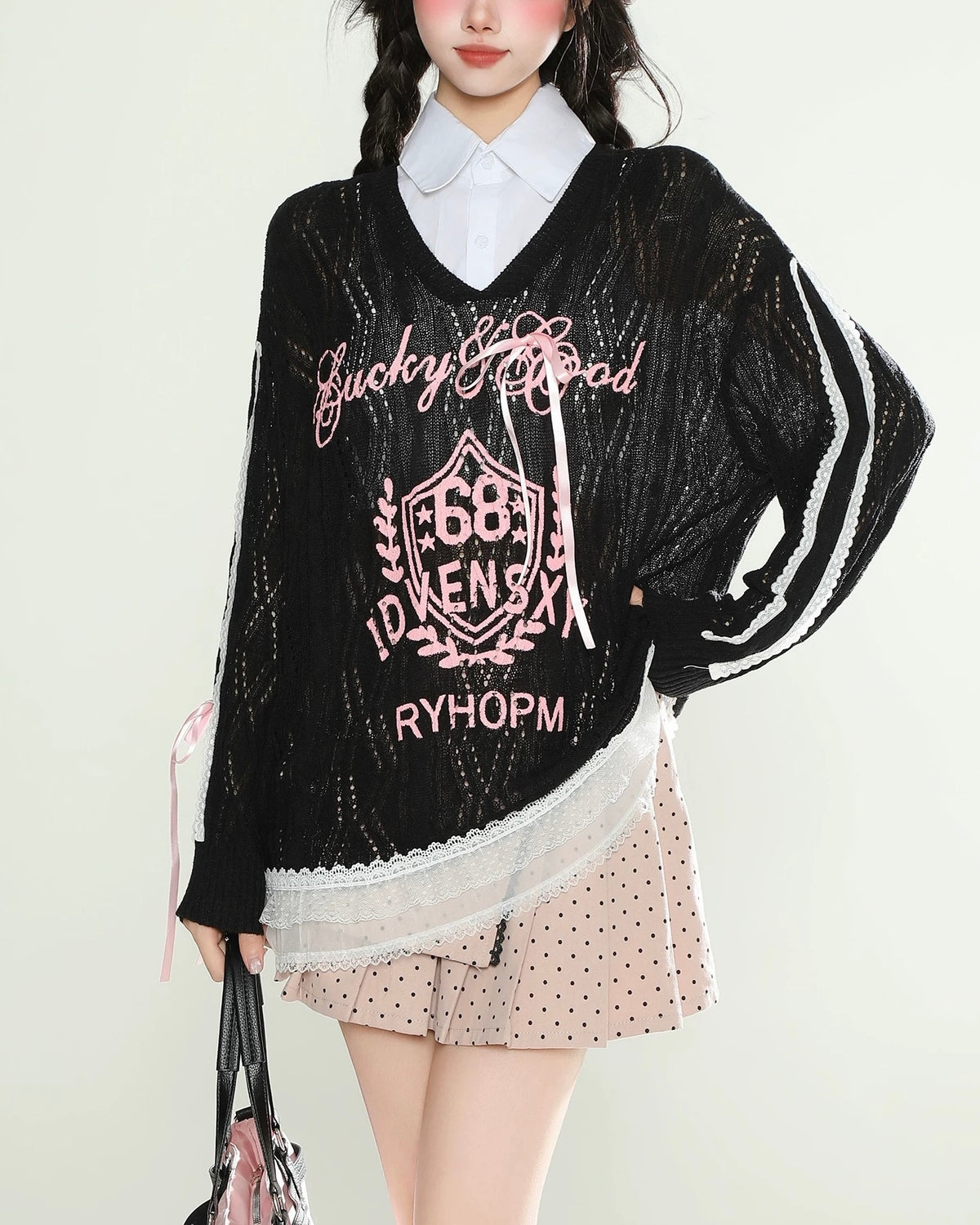 シンプルなニットセーター