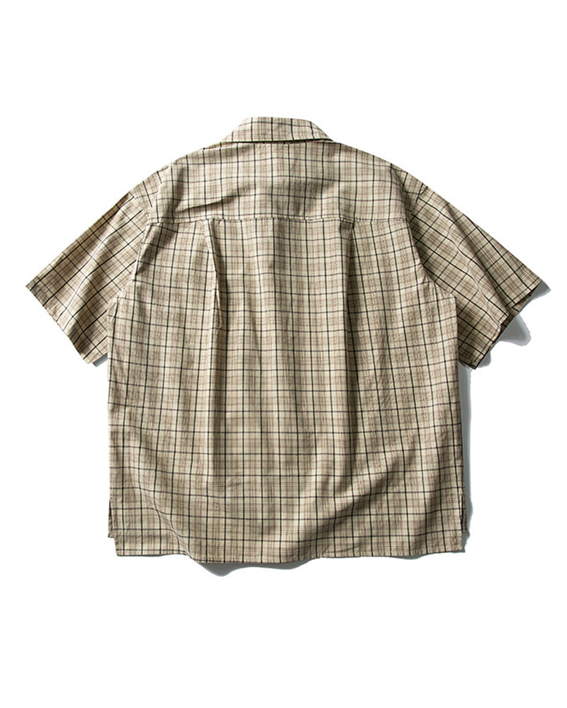 装飾のあるカジュアルな半袖シャツ