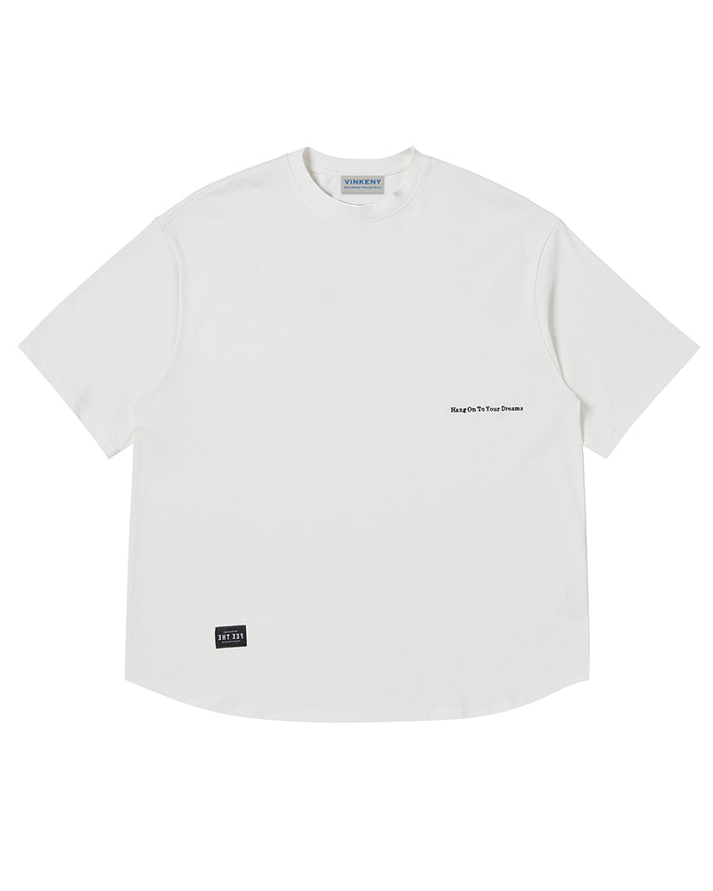 カジュアルな刺繍入りのゆったりとした半袖