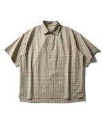 装飾のあるカジュアルな半袖シャツ