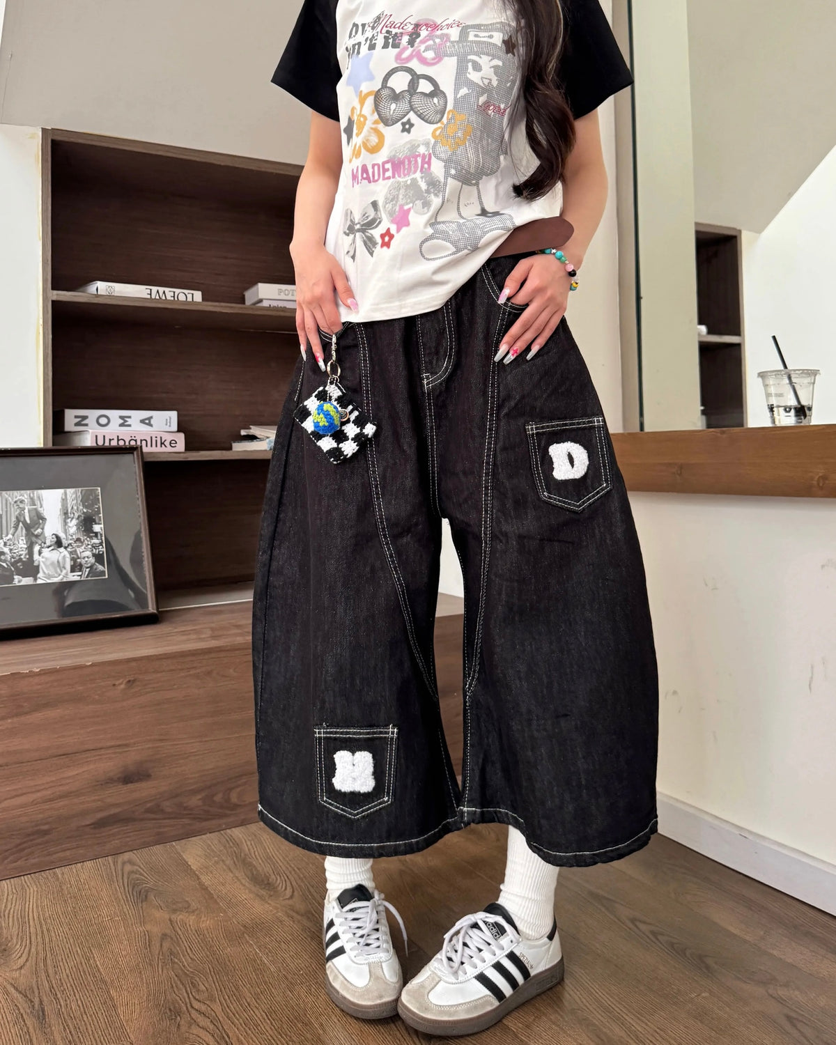 カジュアルなストレートレッグクロップドジーンズ