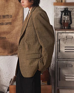 カジュアルでゆったりとしたスーツジャケット