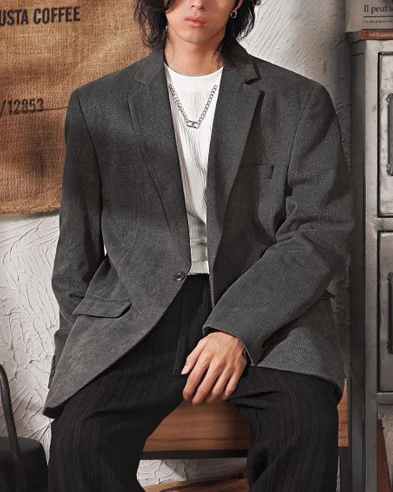 カジュアルでゆったりとしたスーツジャケット