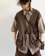 コントラストカラーステッチのフェイクツーピースシャツ