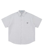 ゆったりとした半袖シャツ