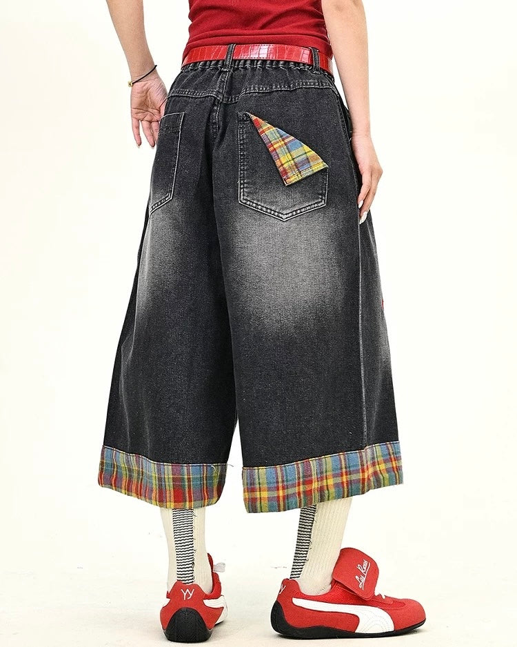 漫画の刺繍入りショートパンツ