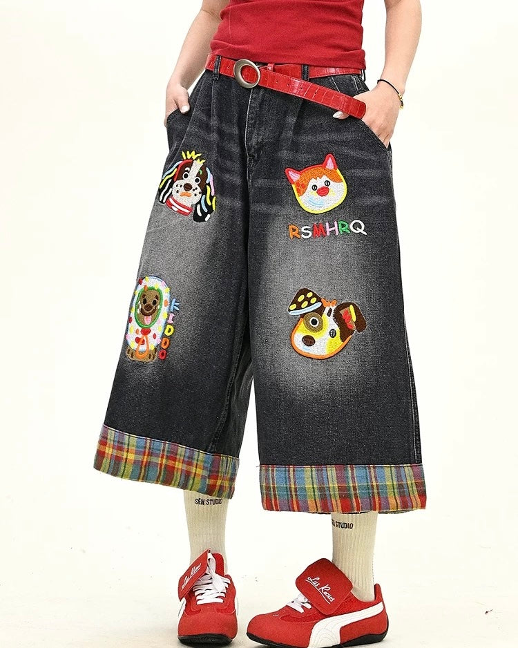 漫画の刺繍入りショートパンツ